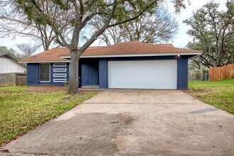 Building Photo - 11813 Highland Oaks Trail