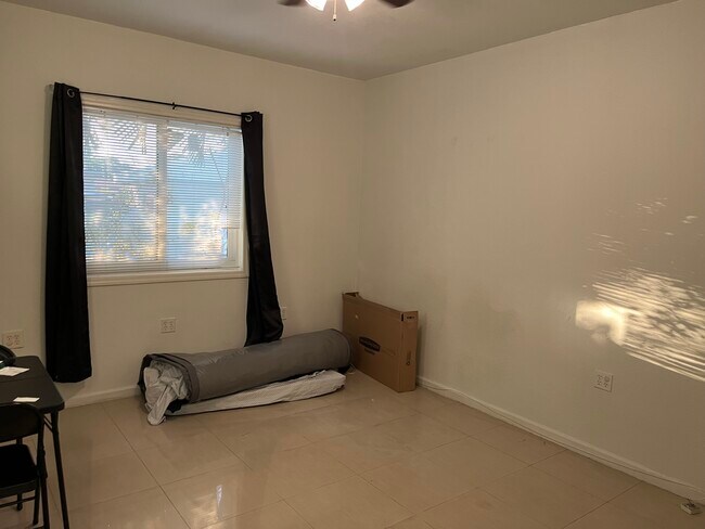 Dormitorio - 360 NW 58th Ave