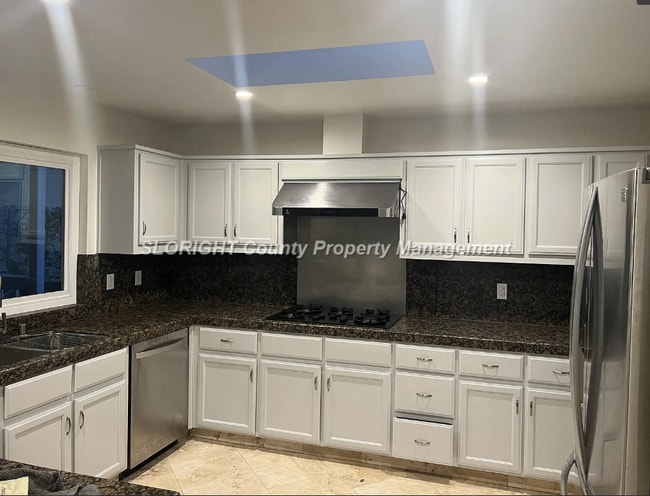 Foto del edificio - AVAILABLE JULY - 4 Bedroom / 3 bath