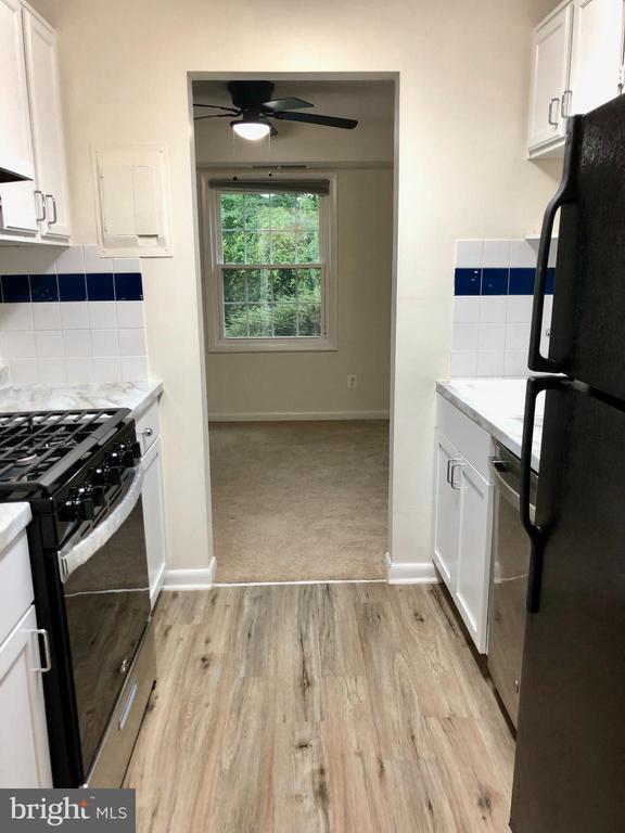 Foto del edificio - 3874 Lyndhurst Dr