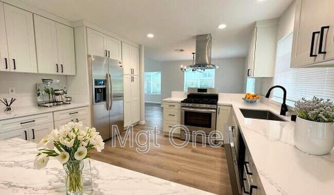 Foto del edificio - 1022 Blossom Hill Dr
