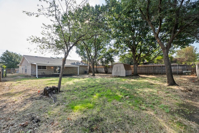 Foto del edificio - 6816 Westglen Dr. Fort Worth TX 76133
