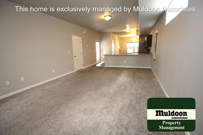 Foto del edificio - Beautiful end unit townhome