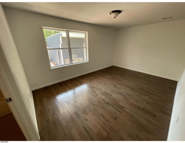 Foto del edificio - 152 Sherman Ave