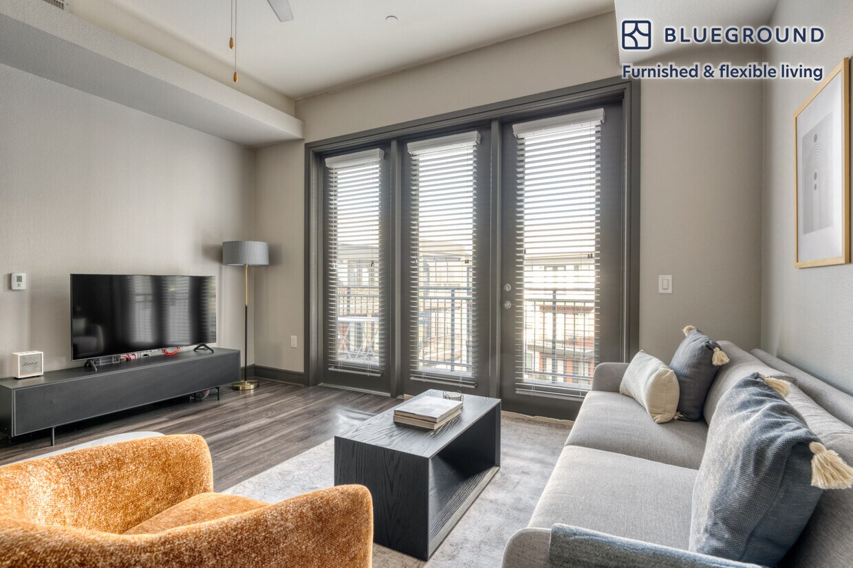 Foto principal - 3201 Esperanza Crossing