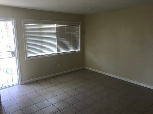 Building Photo - 7881 Hyssop Dr