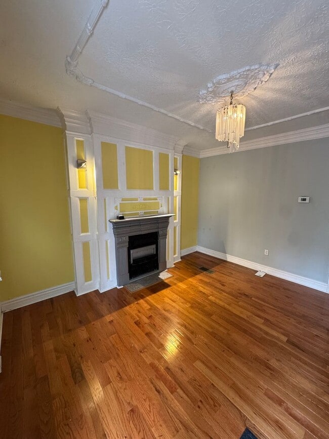 Building Photo - Charming 2 Bedroom 2 Bathroom House in Law...