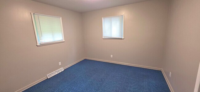 Foto del edificio - Beautiful 3 bedroom 2 bath! Southeast! $1295
