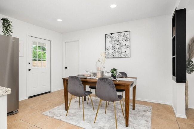Building Photo - Cute & Cozy Dream Home in Mission