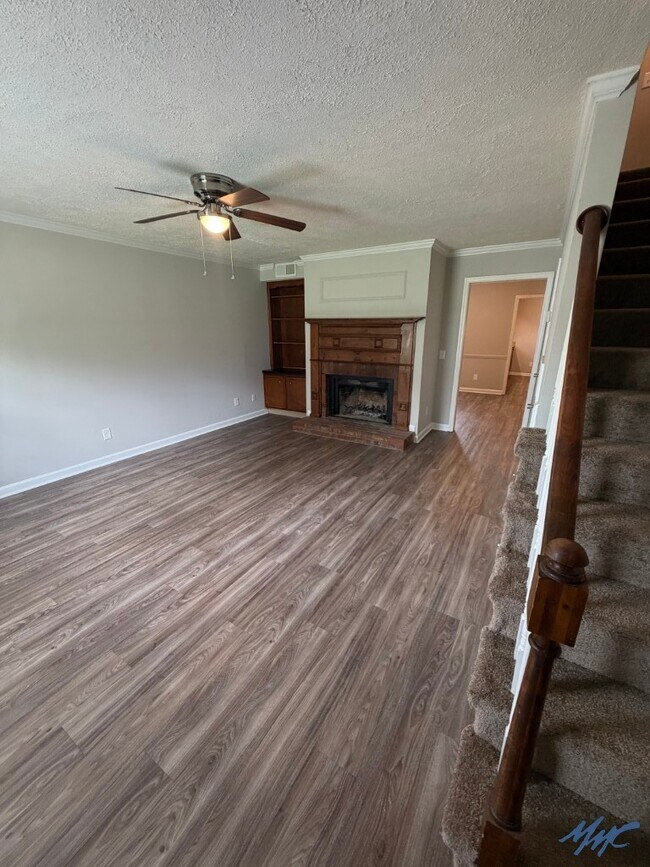 Foto del edificio - 2558 Oak Hill Dr