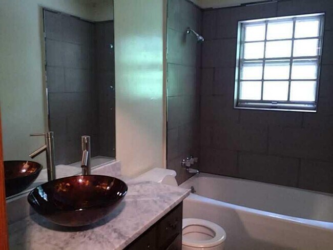 Foto del edificio - 2898 Revere Ct
