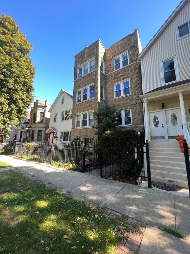 Foto del edificio - 2439 N Francisco Ave