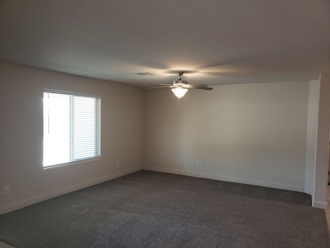 Building Photo - Gorgeous 4 bedroom for rent