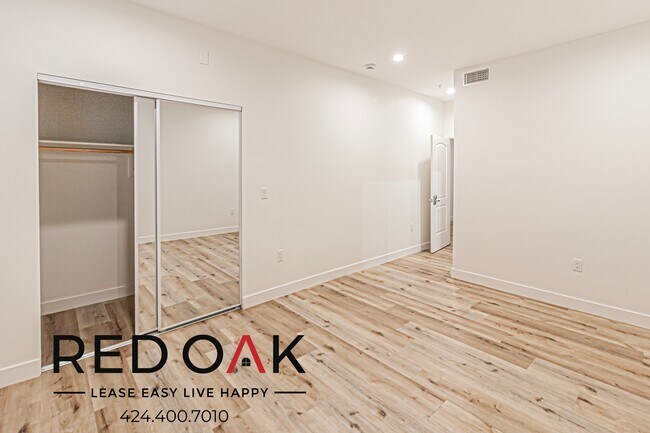 Foto del edificio - 5650 Farmdale Ave