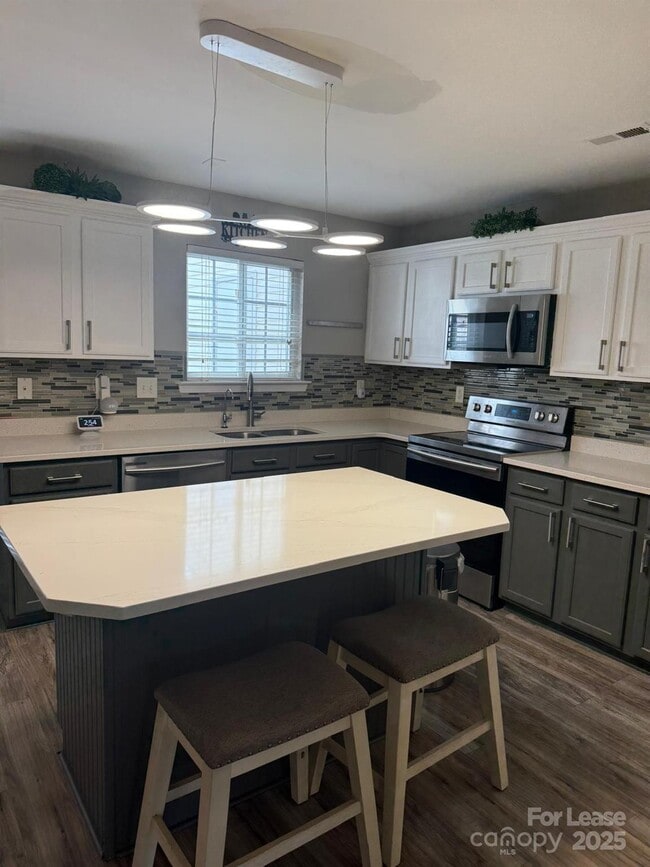 Building Photo - 18506 Oakhurst Blvd