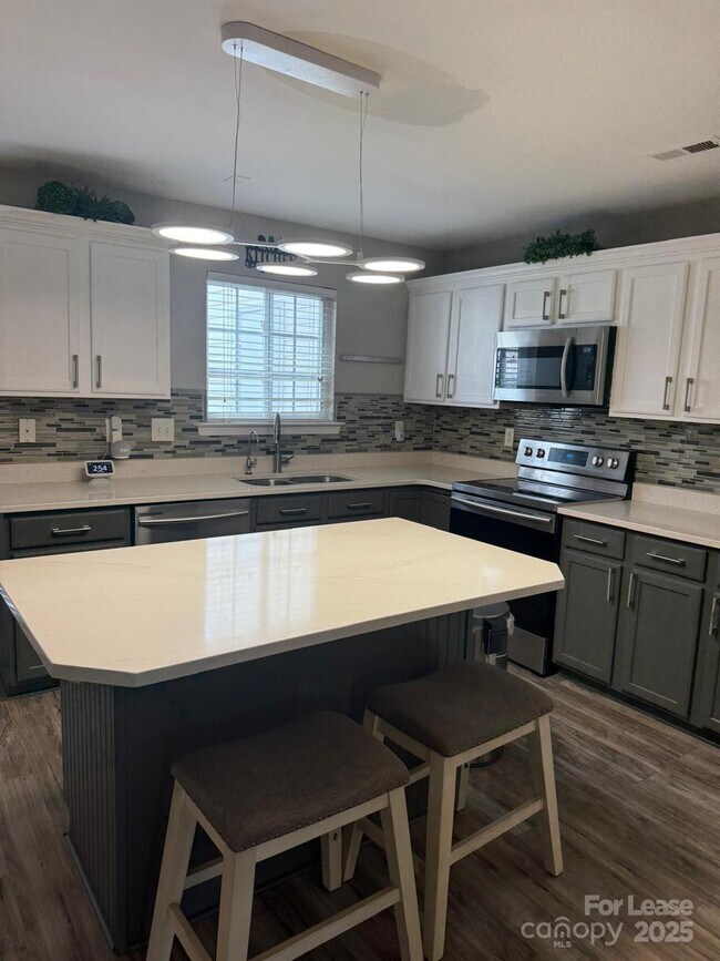 Foto del edificio - 18506 Oakhurst Blvd