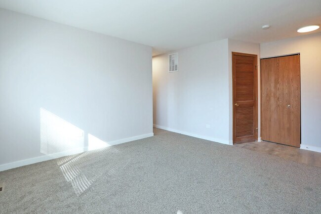 Foto del edificio - 675 Greenfield Ct