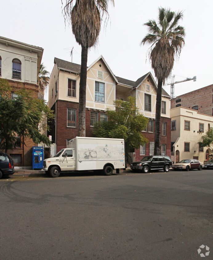 Primary Photo - Ingraham Apartments