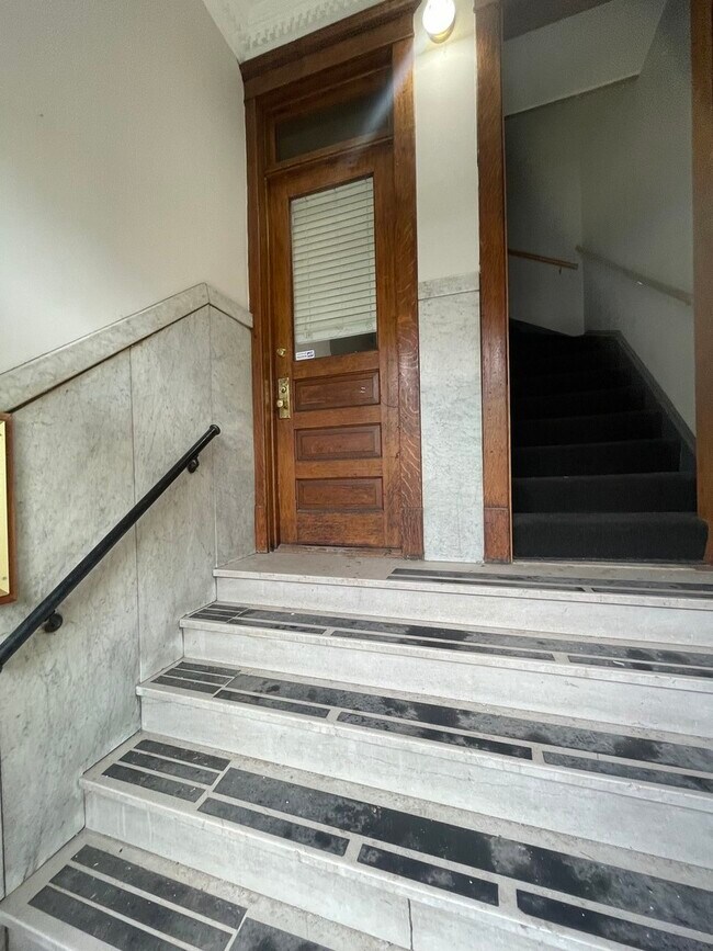 Foto del edificio - 1049 W Altgeld St