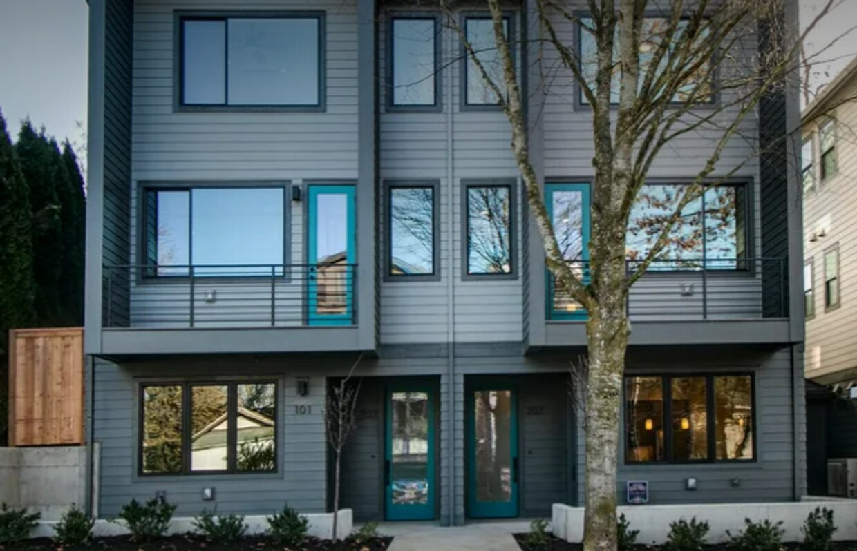 Foto principal - Sellwood-Moreland 2 Bedroom 2.5 Bath BRAND...