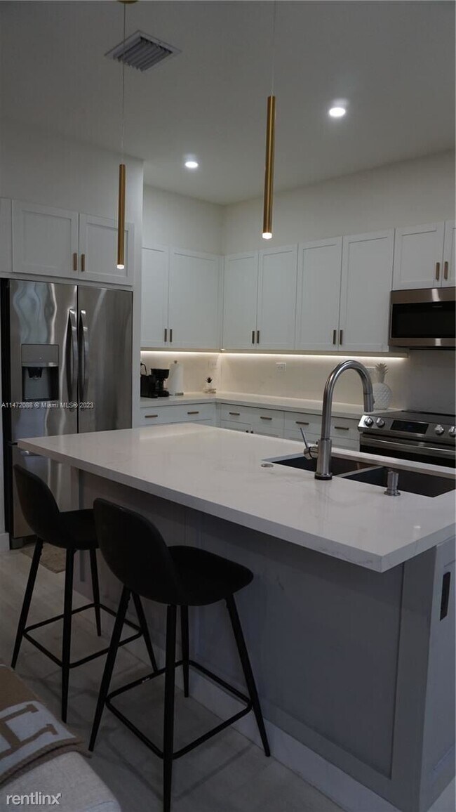 Building Photo - 3 br, 2.5 bath House - 18521 SW 1st St # 1...