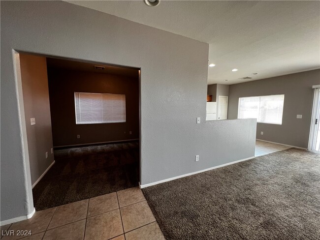 Building Photo - 3753 Hollycroft Dr