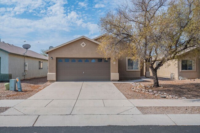 Foto del edificio - Spacious 3-Bed Tucson Rental with Garage &...