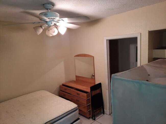 Building Photo - 8801 Sheraton Dr
