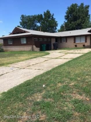 Primary Photo - 4 br, 2.5 bath House - 521 SW 62nd Terr