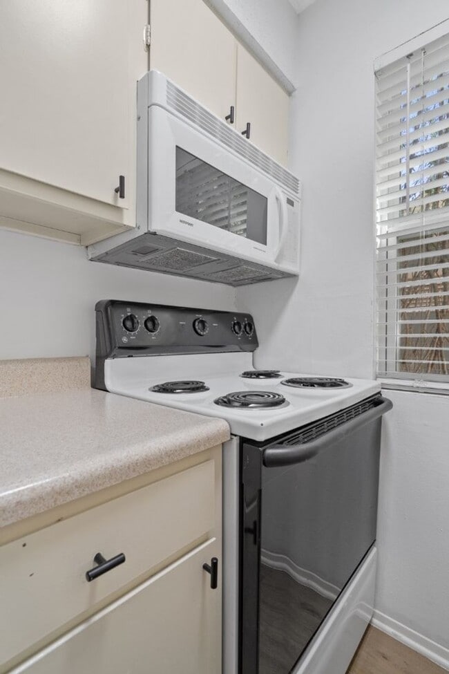 Building Photo - 4105 Speedway, Unit 203