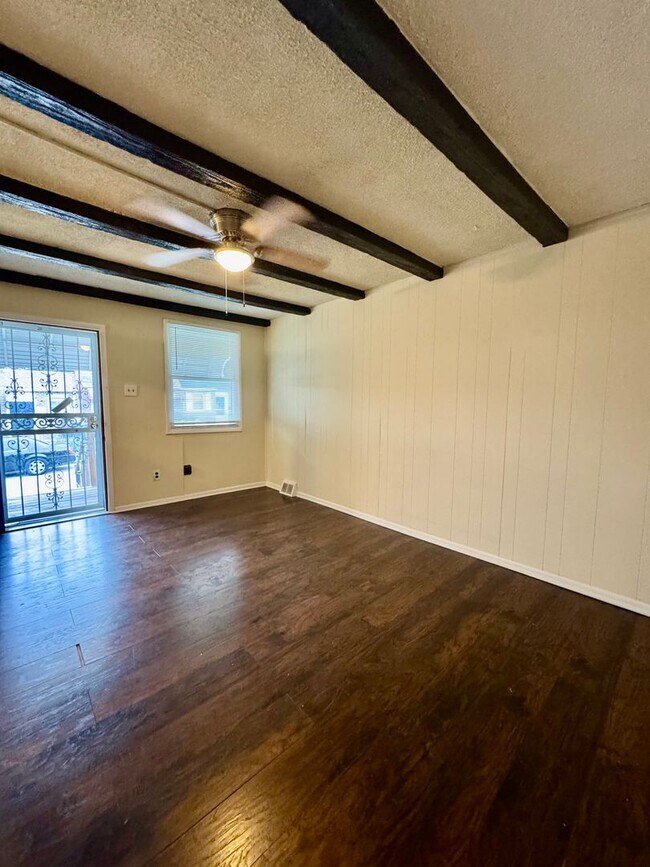 Foto del edificio - Charming 2-Bedroom Home in Southwest Phila...
