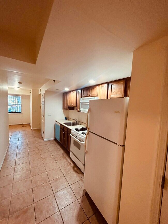 Foto del edificio - 115 Logan Ave