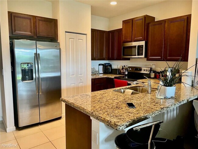 Building Photo - 3 br, 2.5 bath Townhome - 4234 N Dixie Hwy...
