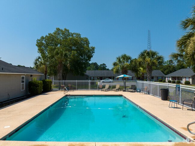 Piscina - Holly Cove Apartments