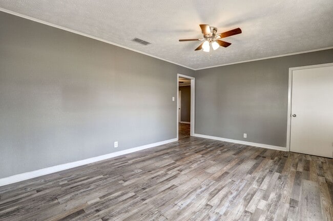 Building Photo - 3 Bedroom 1.5 Bath House for Rent