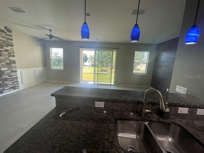 Foto del edificio - 15221 Sunrise Grove Ct