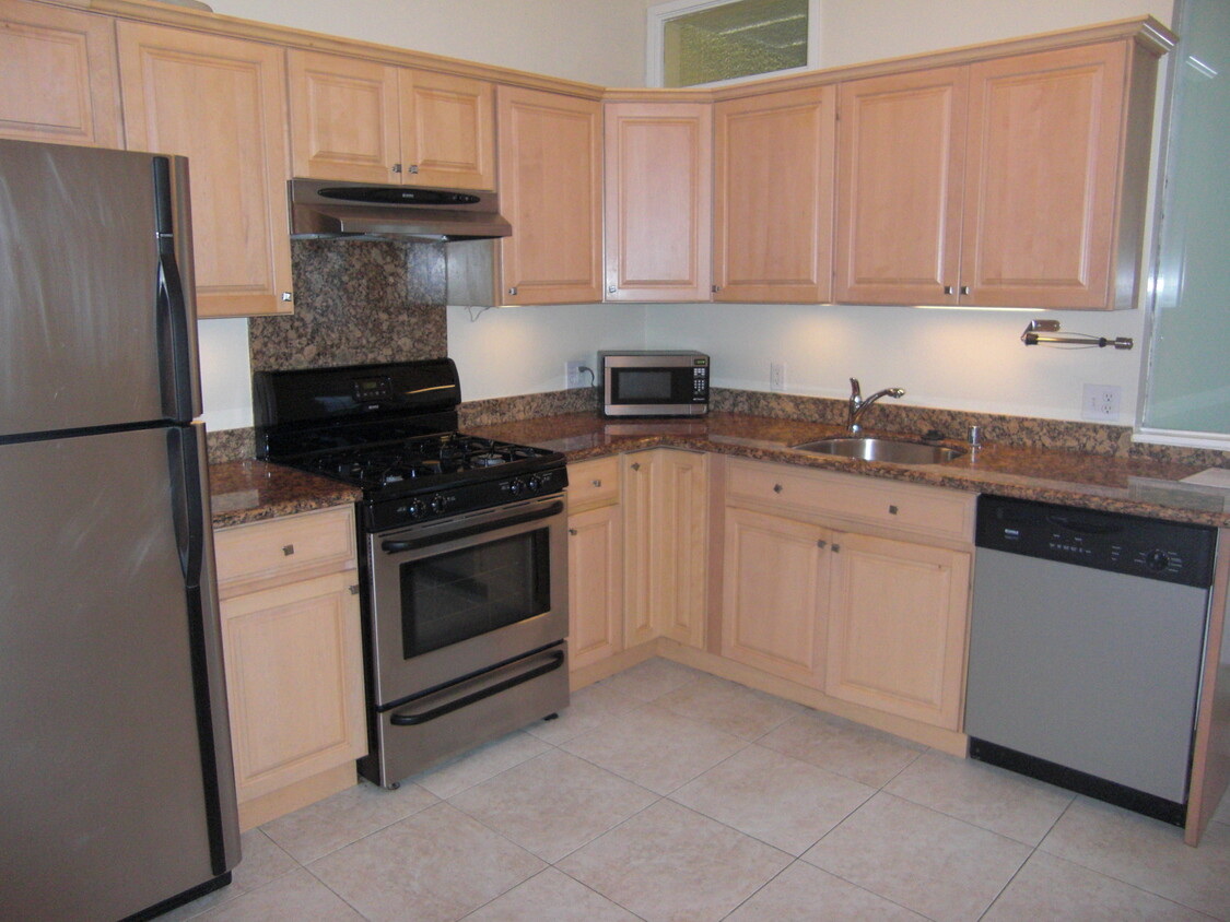 Kitchen - 2729 Bryant St