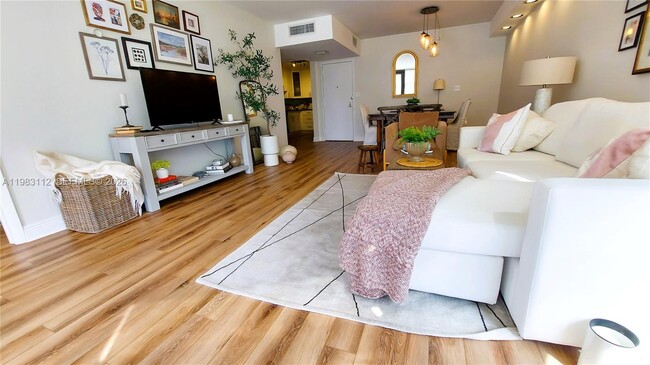 Foto del edificio - 3375 N Country Club Dr