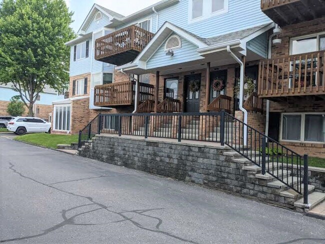 Building Photo - 241 Pinewood Cir