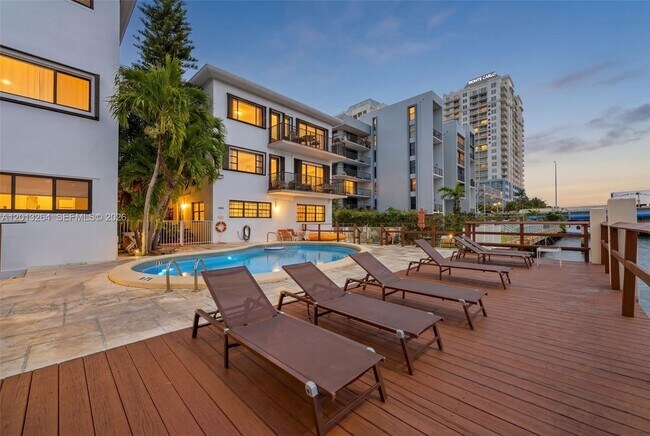 Foto del edificio - 7845 NE Bayshore Ct