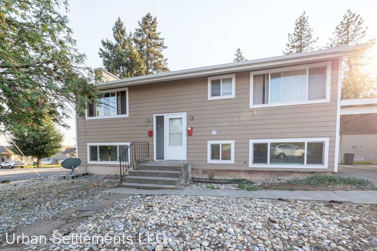 2 br, 1 bath House 210 Pine Street House Rental in Cheney, WA