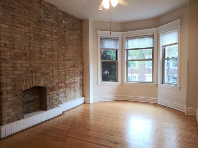 Building Photo - 2 bedroom in Chicago IL 60613