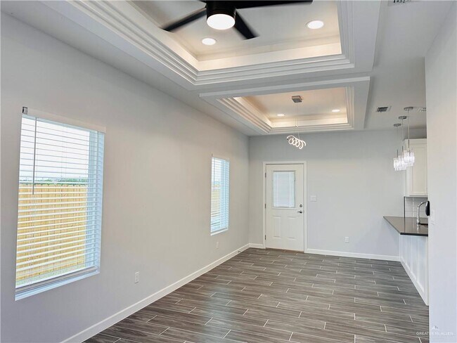Building Photo - 1701 W Violet Dr