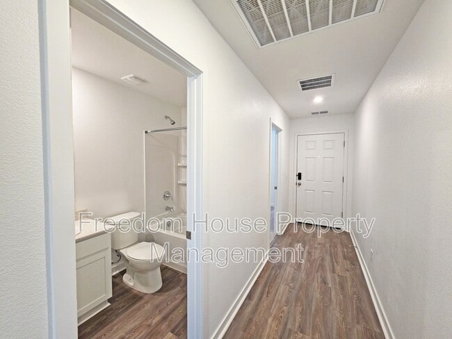 Foto del edificio - 710 Huyana Wind Dr