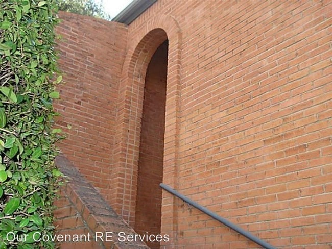 Building Photo - 570 E Avenue J