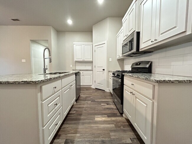 Foto del edificio - Stunning Duplex in Shallowater!