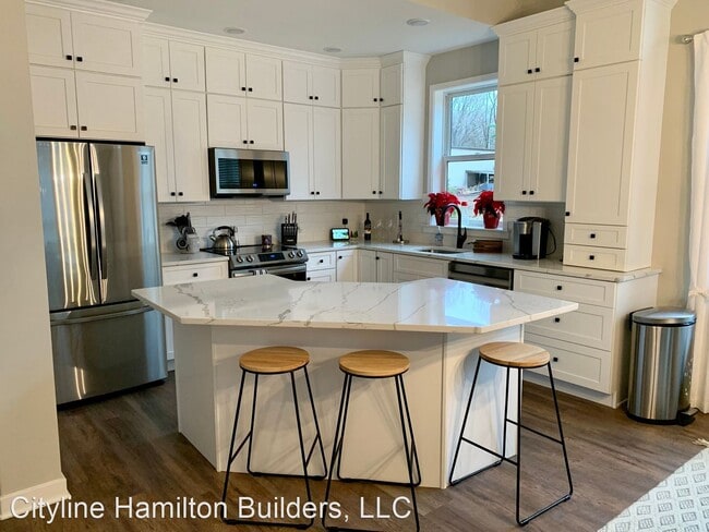 Building Photo - 3 br, 2.5 bath House - 5068 E Valley Rd