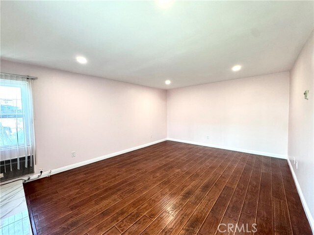 Foto del edificio - 14292 Red Hill Ave