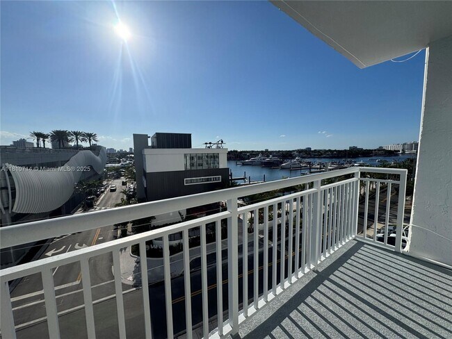 Foto del edificio - 200 S Birch Rd