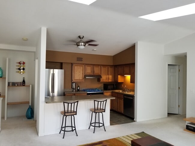 Photo - 302 Pinewood Cir Apartment